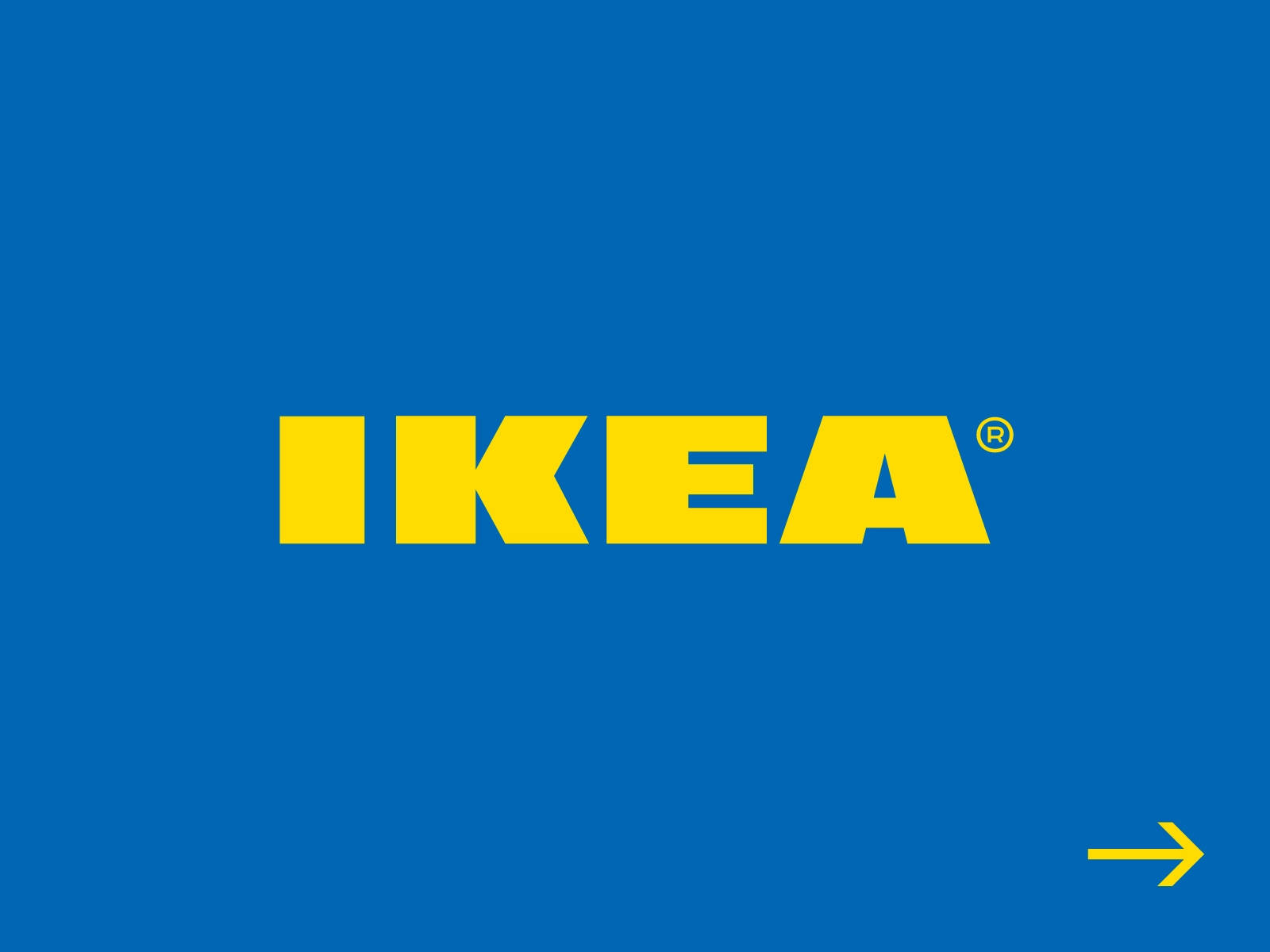 Sweden 桌布 壁紙 — 鮮黃色IKEA標誌置中於純藍色背景上，右下角有小箭頭。