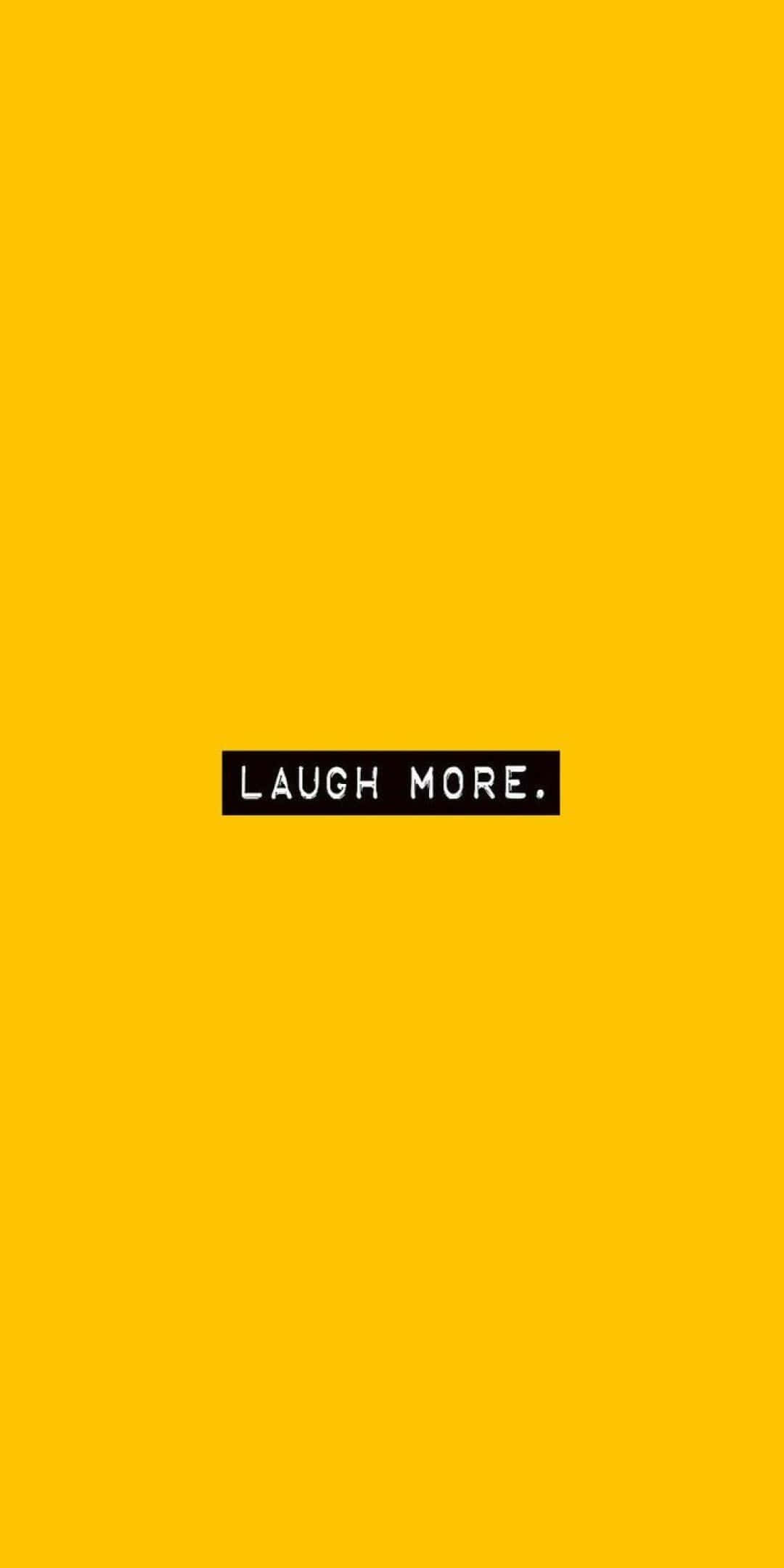  壁紙 — 鮮黃色背景中央有粗體黑色文字「LAUGH MORE」。