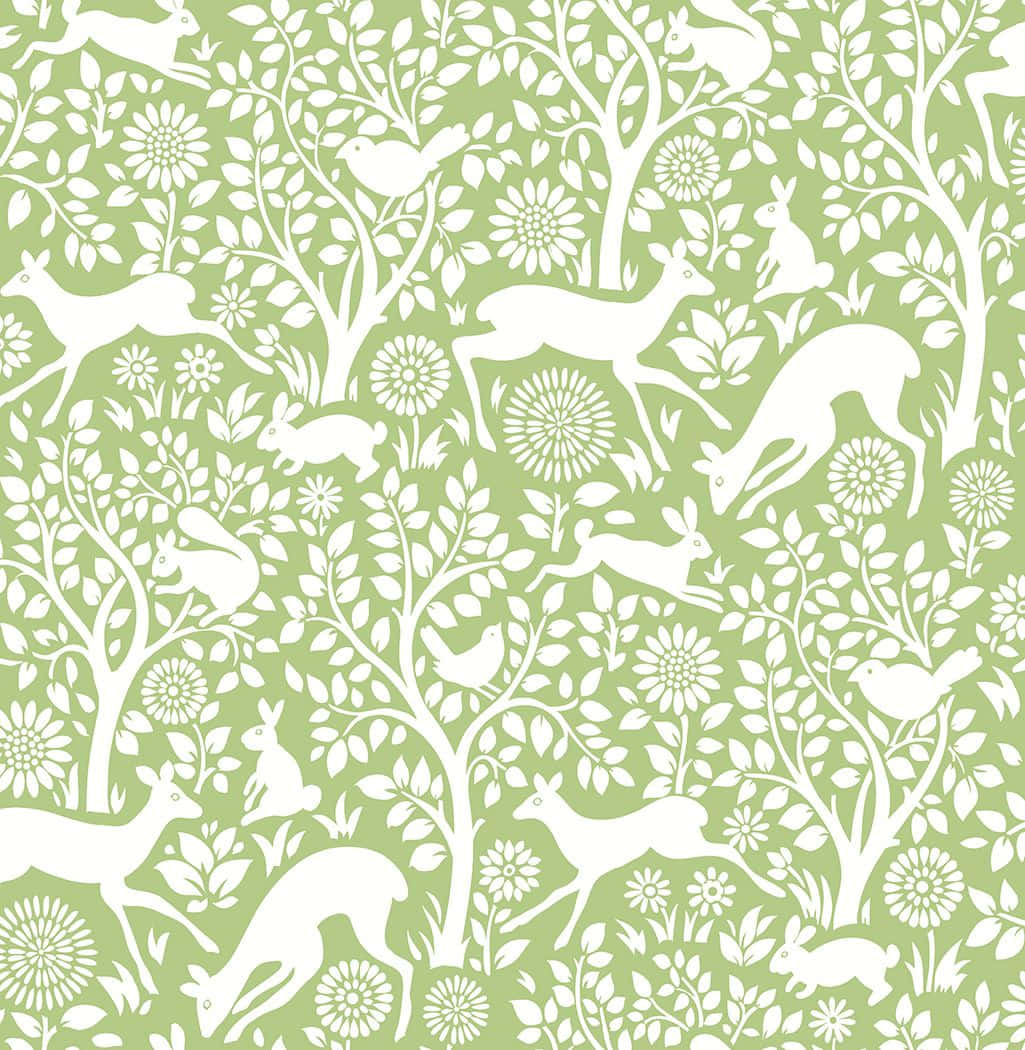 animals 桌布 壁紙 — 鹿、兔子、鳥和樹木的白色剪影在柔和的綠色背景上以重複圖案綻放。