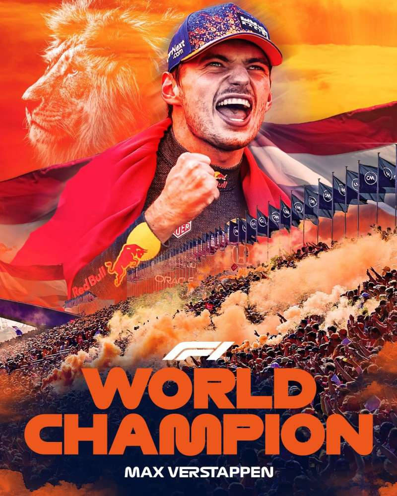 F1 桌布 壁紙 — 麥克斯·維斯塔潘以世界冠軍身份慶祝，背景是咆哮的獅子和在火橙色天空下歡呼的人群。