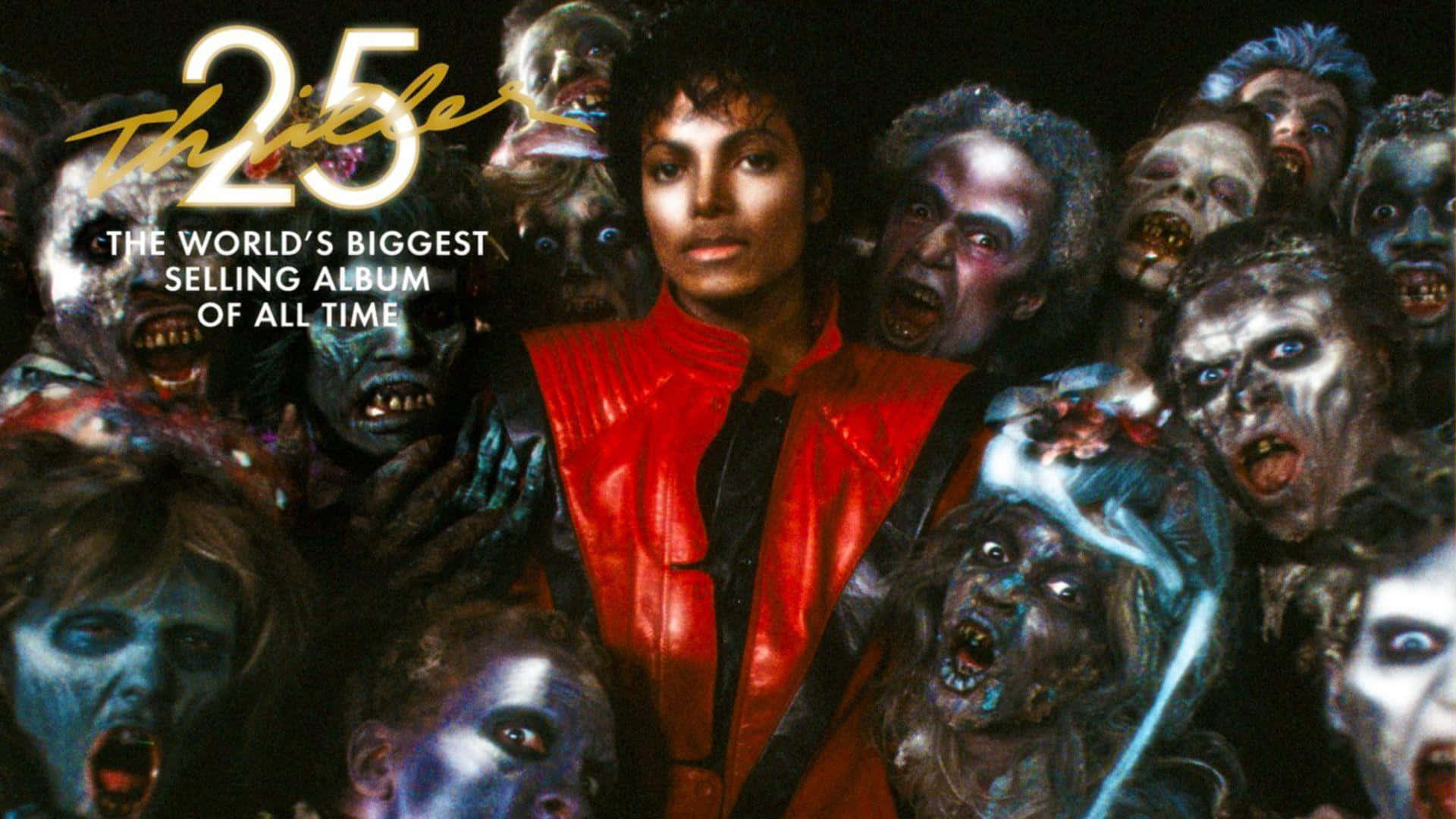 Michael Jackson Thriller 桌布 壁紙 — 麥可傑克森穿著標誌性紅色外套，被《Thriller》專輯封面中的殭屍面孔包圍。