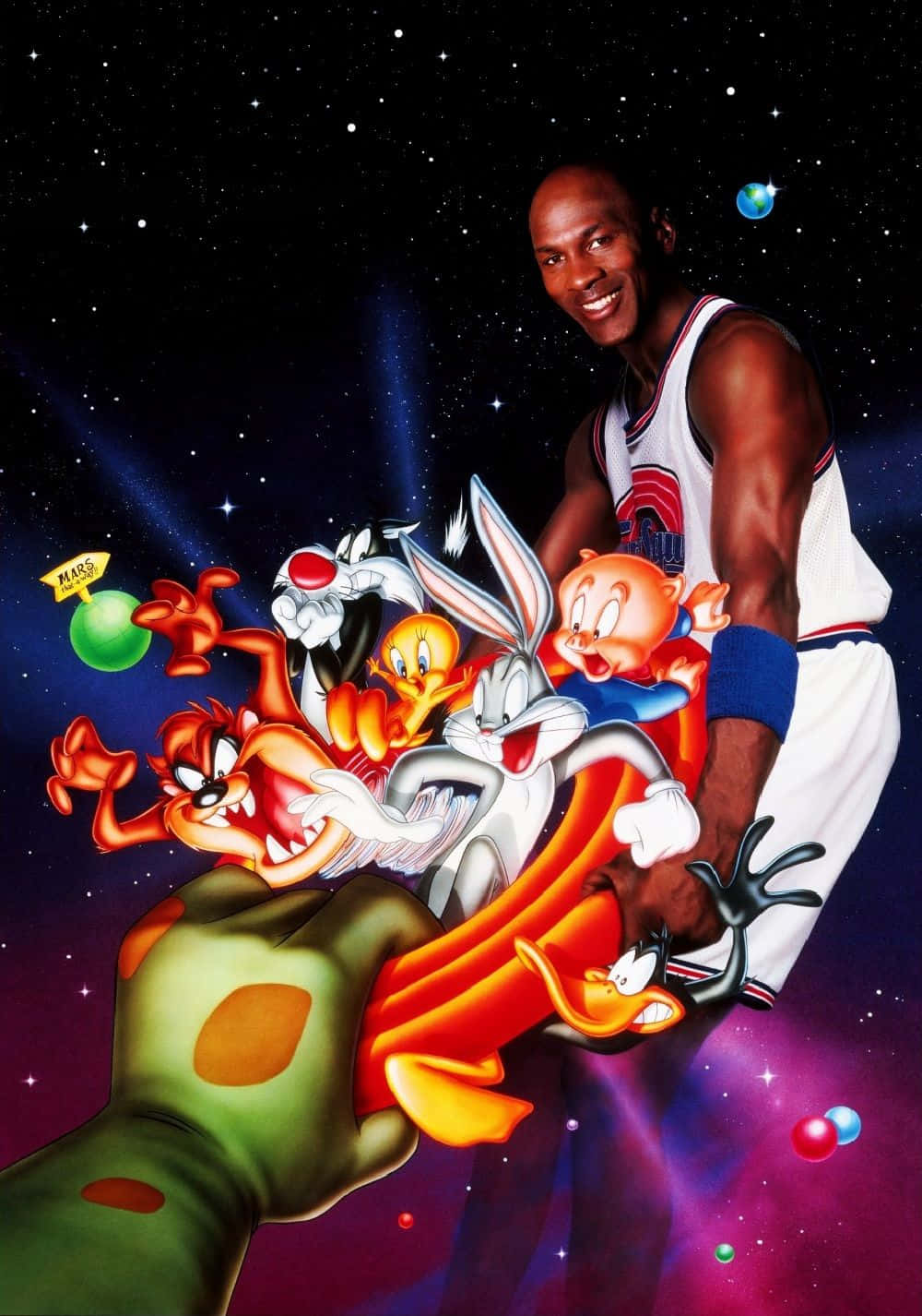 Cool Space Jam 桌布 壁紙 — 麥可喬丹身穿籃球球衣，在滿天星斗的太空場景中被樂一通角色包圍，面露微笑。