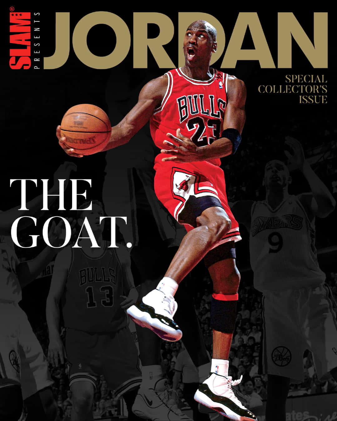 Jordan 桌布 壁紙 — 麥可喬丹身穿紅色公牛隊球衣，在空中手持籃球，粗體文字在Slam雜誌封面上宣稱他為「THE GOAT」。