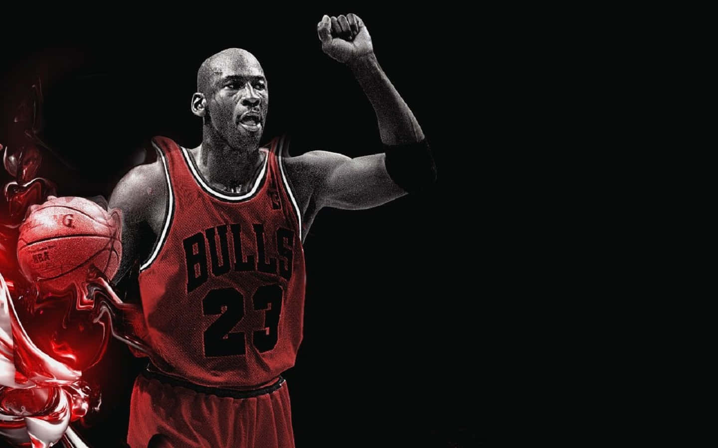 Jordan 桌布 壁紙 — 麥可喬丹身穿紅色公牛隊球衣，在黑暗背景中帶著火紅能量漩渦，高舉拳頭勝利地拿著籃球。
