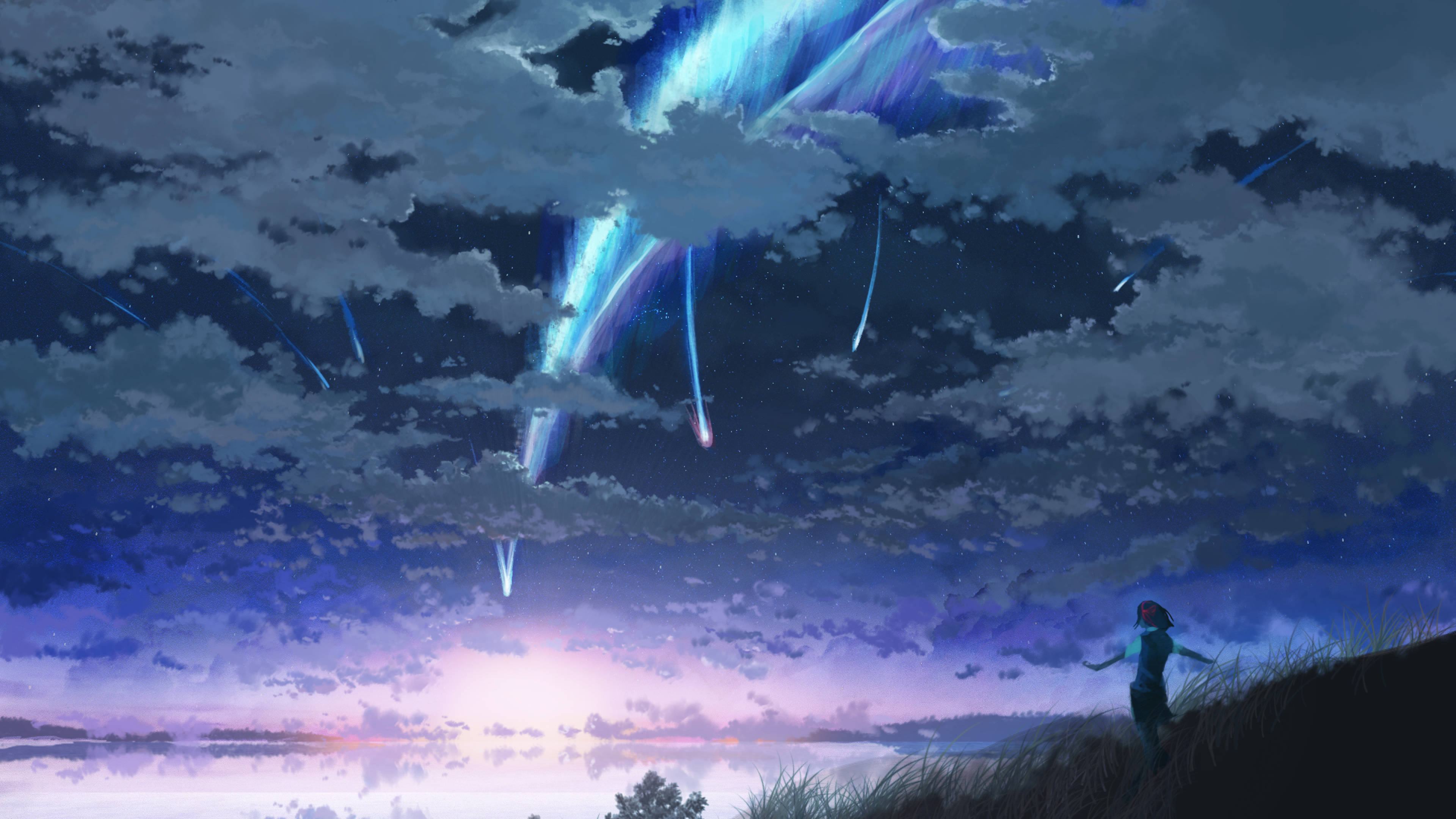 Your Name 桌布 壁紙 — 黃昏時分，一個孤獨的身影站在長滿草的山丘上，看著鮮藍色的流星劃過平靜湖面上方多雲的天空。