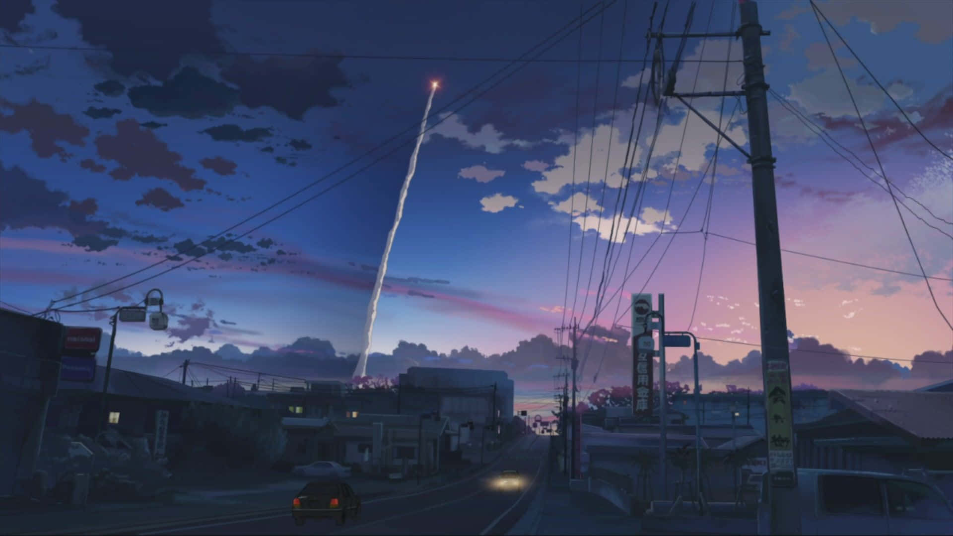 Lofi Chill 桌布 壁紙 — 黃昏時分一條寧靜的日本街道，火箭軌跡劃過電線和屋頂上方紫粉色的天空。