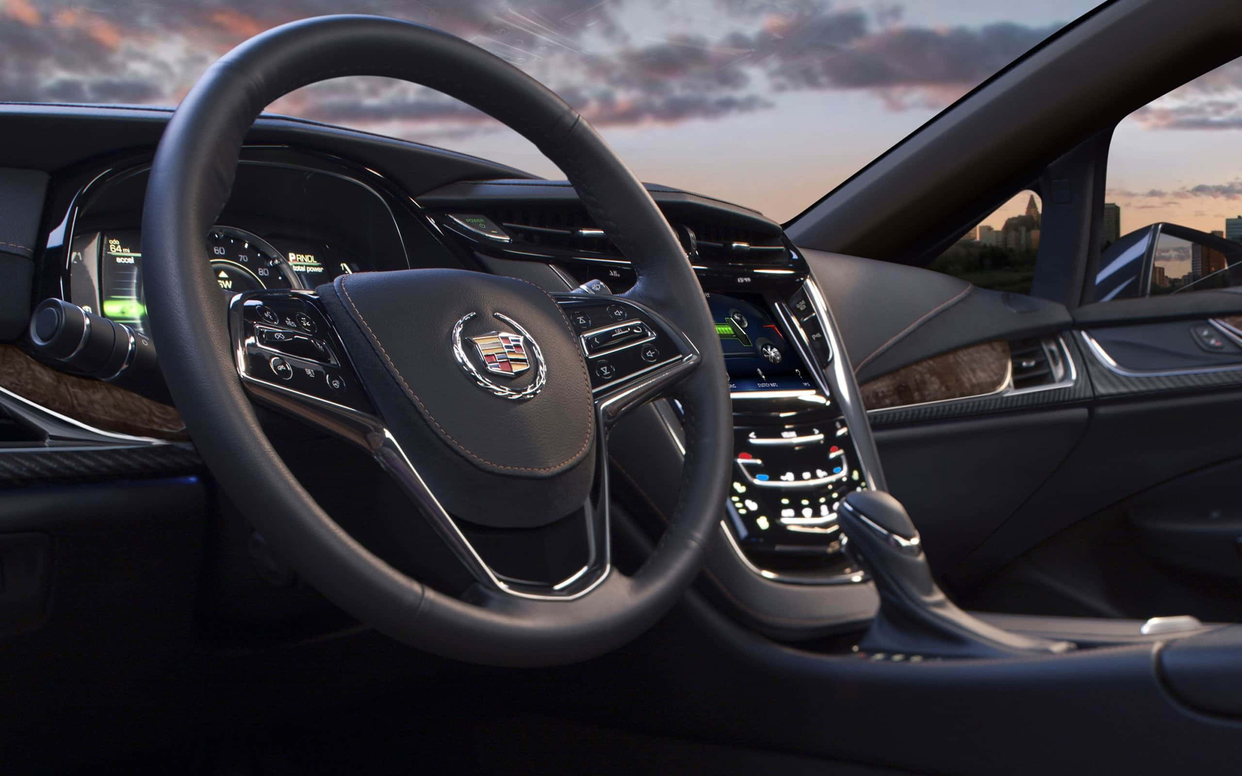 Cadillac Elr 桌布 壁紙 — 黃昏時分的豪華車內裝，時尚黑色儀表板，發光的環境燈光，透過車窗可見城市天際線。