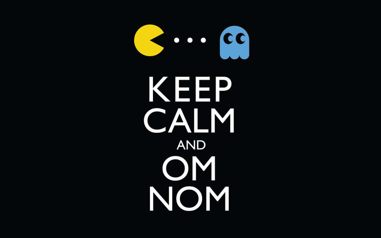 Funny Gaming 桌布 壁紙 — 黃色 Pacman 和藍色鬼魂在黑色背景上對抗粗體白色文字 'KEEP CALM AND OM NOM'。