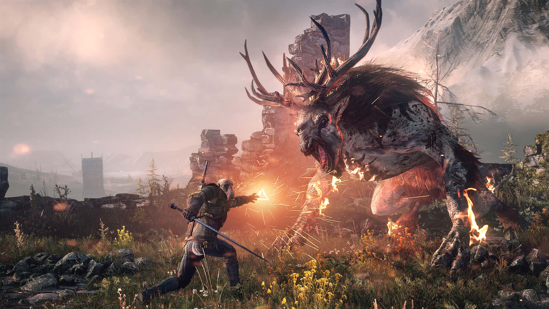 Best Greedfall 桌布 壁紙 — 黎明時分，一名身穿盔甲的戰士在崎嶇的山地景觀中與一頭巨大的火焰角獸交鋒。