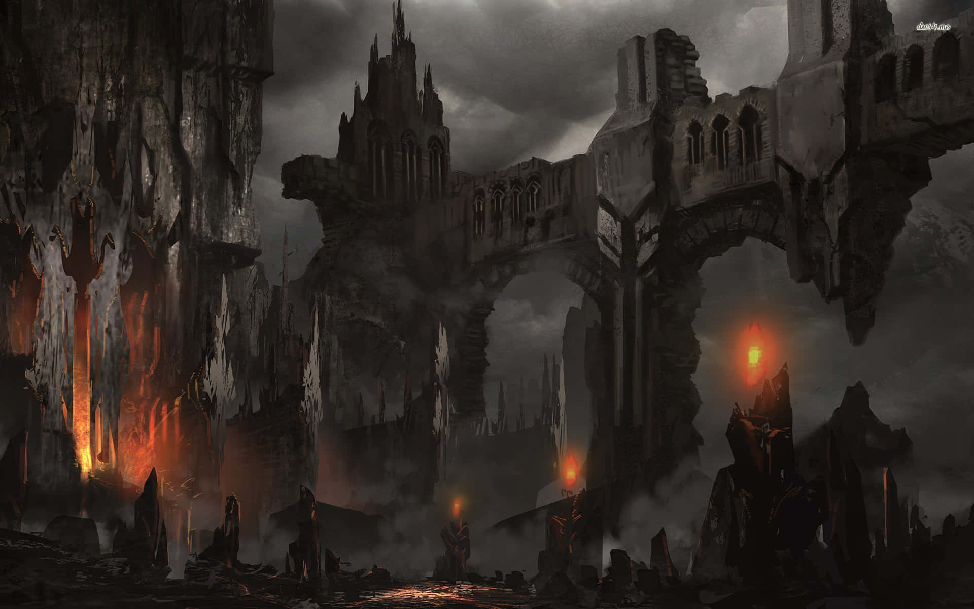 Dark Realm 桌布 壁紙 — 黑暗奇幻廢墟，有鋸齒狀的石拱門和發光的橙色火炬，映襯著暴風雨的天空。