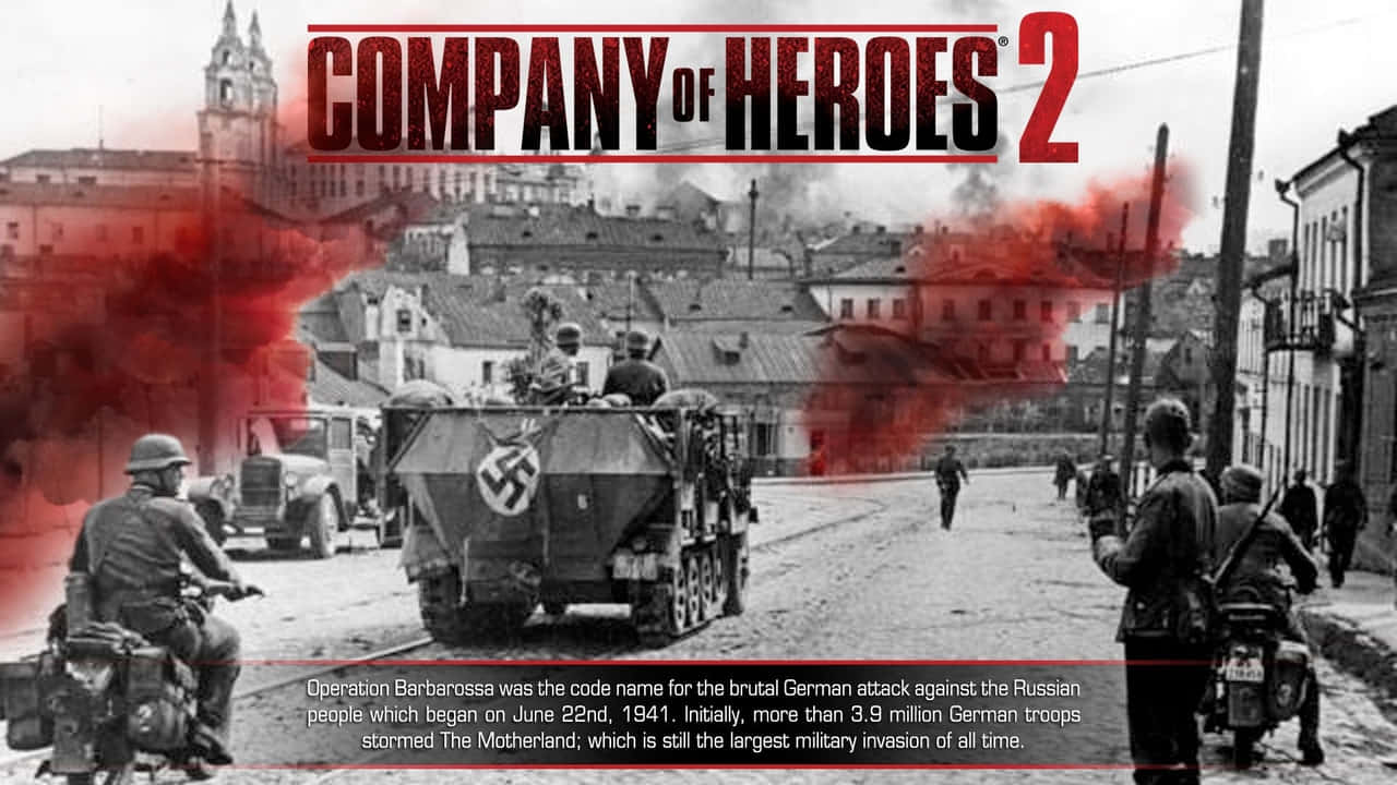 720p Company Of Heroes 2 桌布 壁紙 — 黑白戰時街景，德國士兵和坦克在紅色煙霧疊加層和遊戲標題文字中。