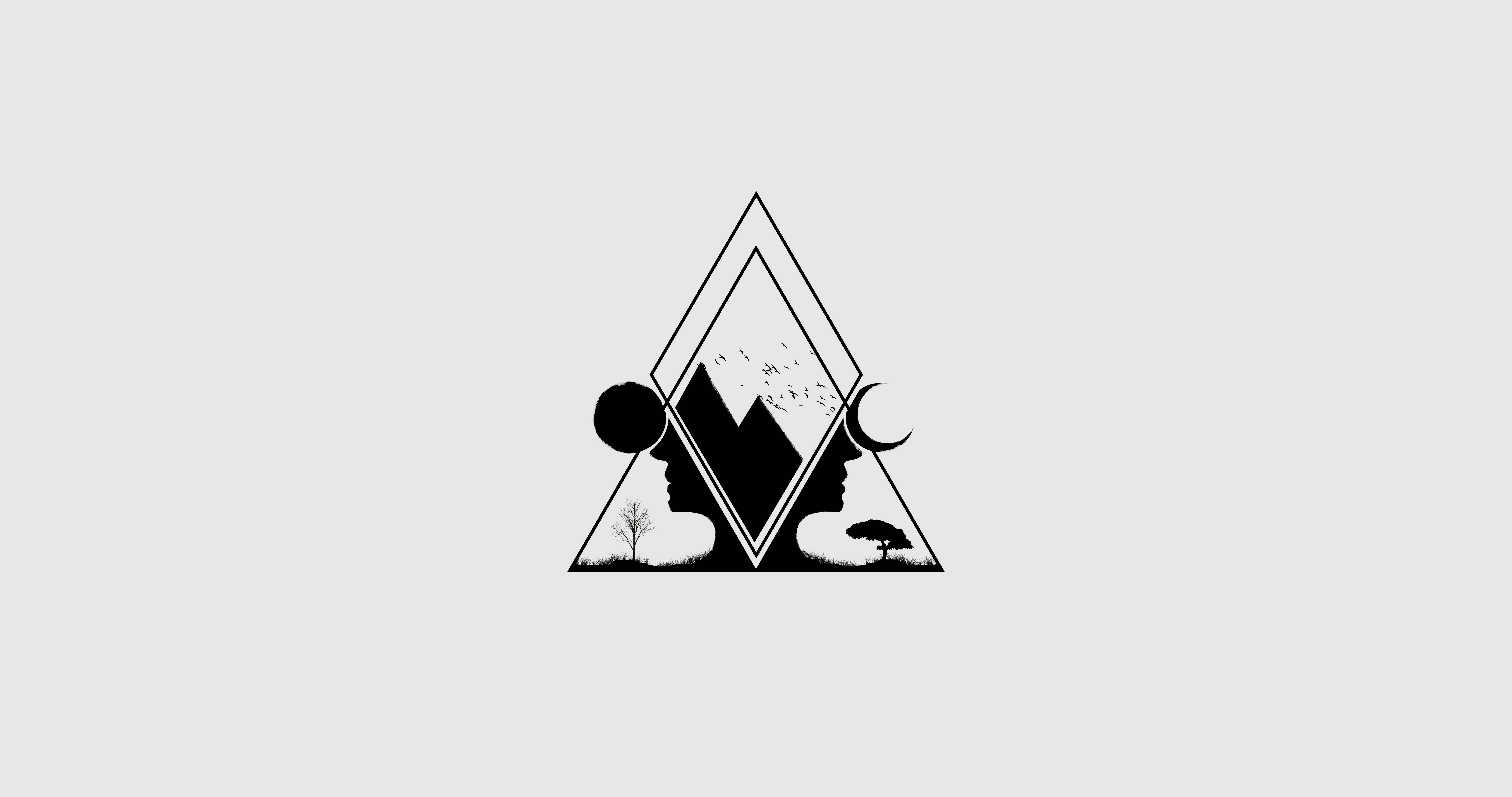 Simple Geometric Phone 桌布 壁紙 — 黑白極簡標誌，在嵌套三角形內有兩個面對面的剪影輪廓，並帶有山、月亮和樹木圖案。