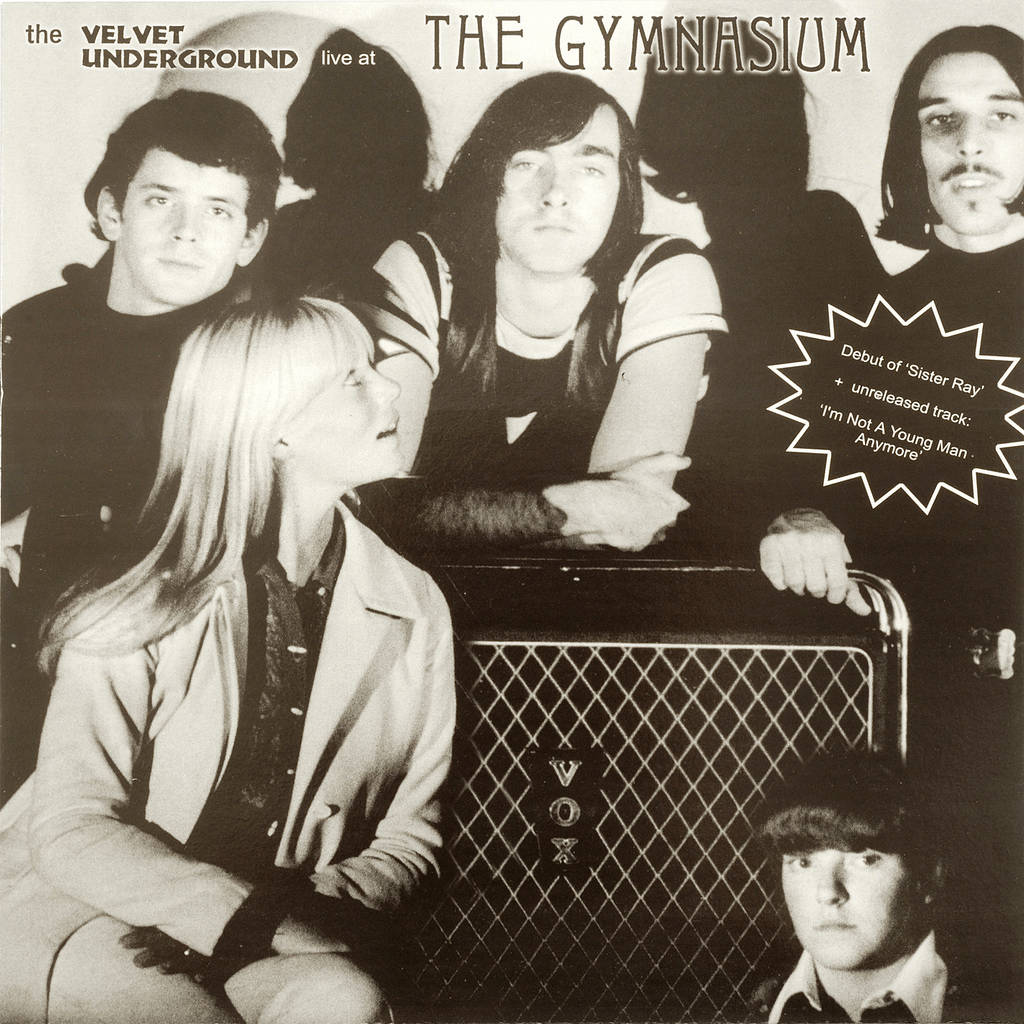 音樂 桌布 壁紙 — 黑白照片，The Velvet Underground 樂團成員在復古專輯封面上圍繞 Vox 擴音器擺姿勢。