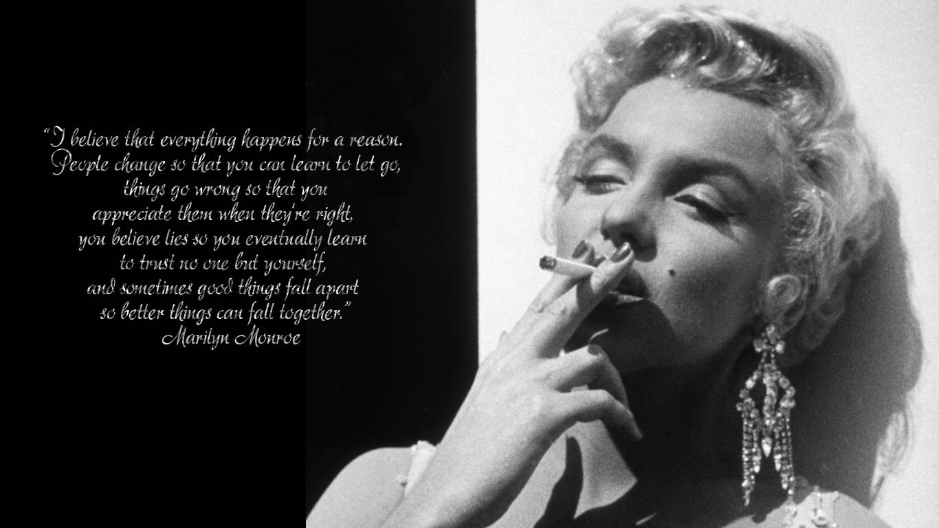 Marilyn Monroe Quotes 桌布 壁紙 — 黑白瑪麗蓮夢露抽煙，旁邊有關於人生教訓的名言。