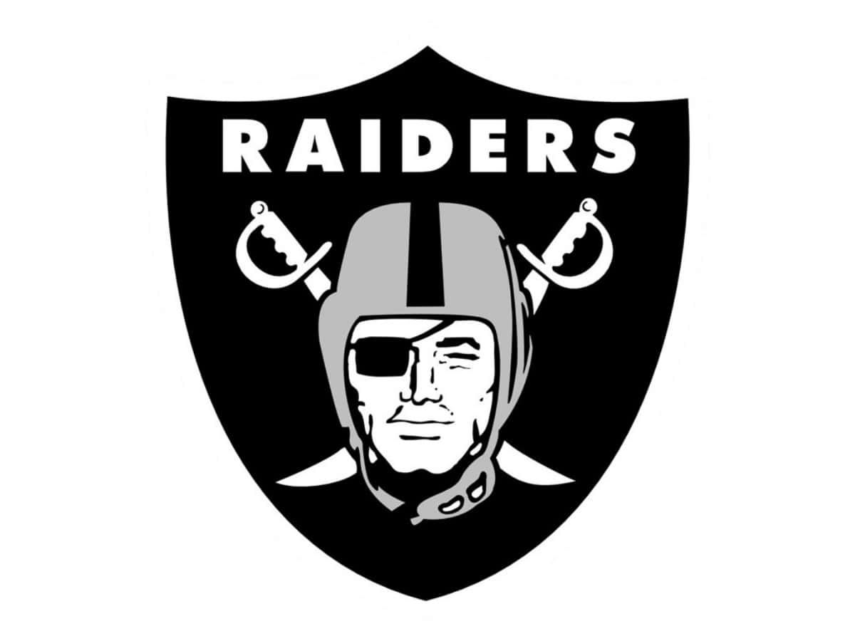 Raiders 足球隊標誌，帶有戴頭盔的臉和交叉的劍。 — 突襲者 GIF 壁紙