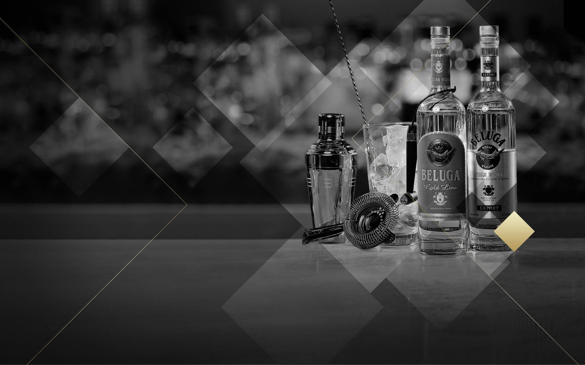 alcohol 桌布 壁紙 — 黑白酒吧場景，幾何鑽石疊加圖案中有Beluga伏特加酒瓶、調酒器和冰塊。