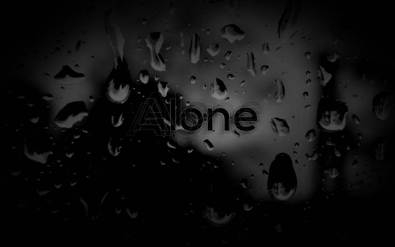 玻璃上的雨滴，透過霧氣可見「Alone」一詞。 — 黑暗悲傷動圖 壁紙