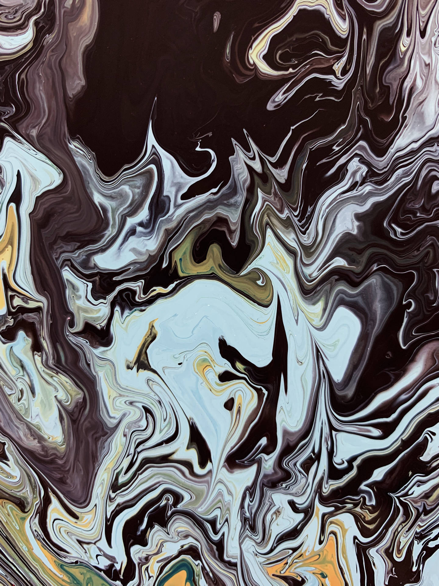 Painting 桌布 壁紙 — 黑色、白色和金色的動態漩渦在紋理畫布上以有機圖案流動。