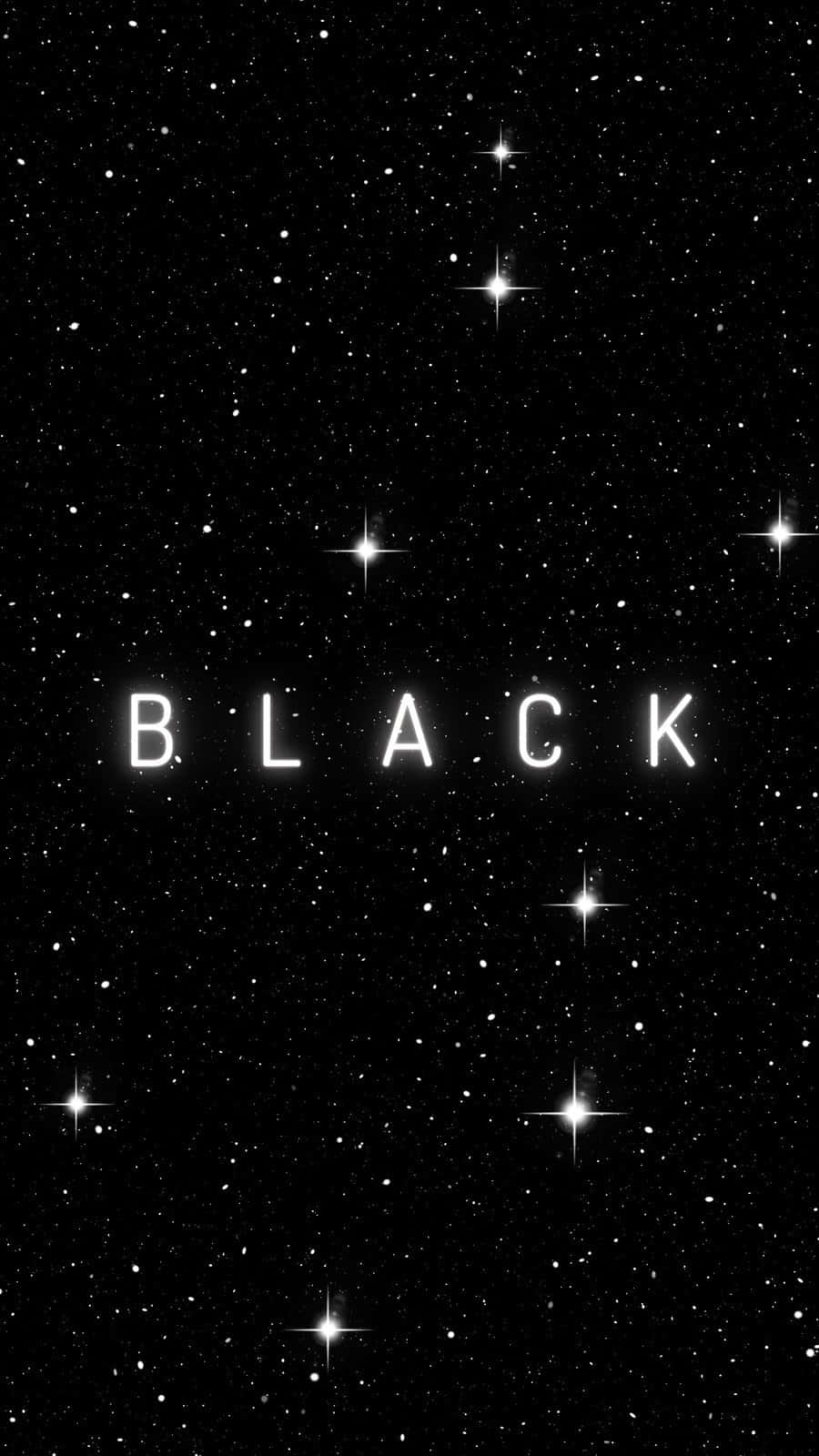 Simple Black And White 桌布 壁紙 — 「黑色」這個詞以白色字母在佈滿閃爍星星的星空夜空中發光。