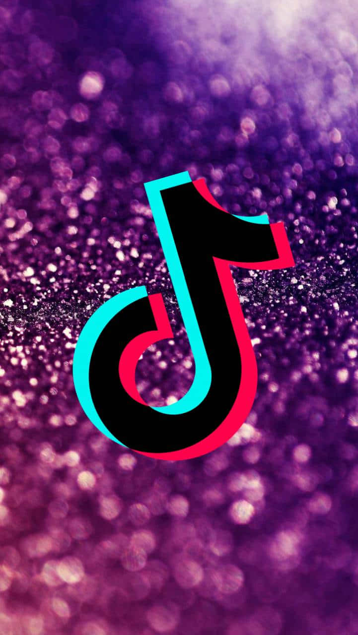 TikTok Logo 桌布 壁紙 — 黑色、青綠色和紅色的TikTok標誌在閃爍的紫色亮粉背景上格外突出。