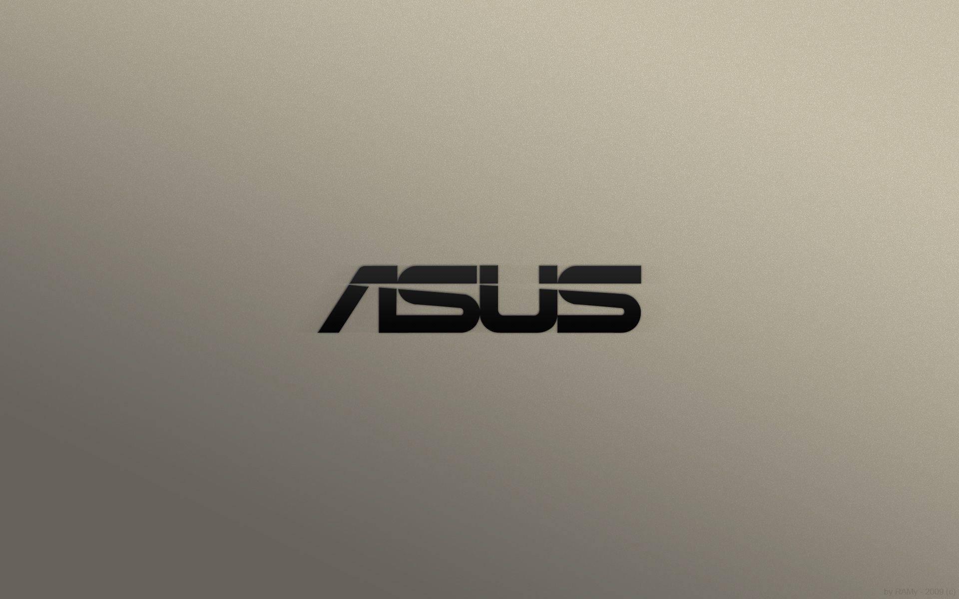 ASUS 桌布 壁紙 — 黑色ASUS標誌置中於拉絲銀色筆記型電腦蓋上的極簡特寫，帶柔和漸變照明。