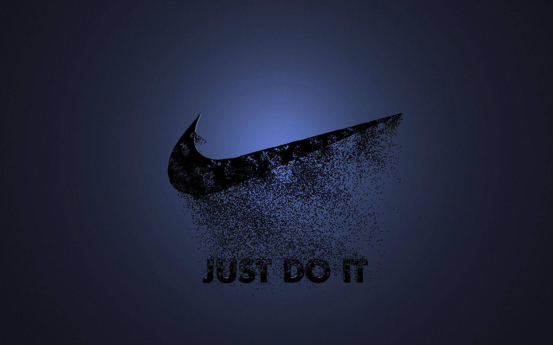 酷炫耐吉 桌布 壁紙 — 黑色Nike勾形標誌和'JUST DO IT'文字在深藍色漸變背景上溶解成粒子。