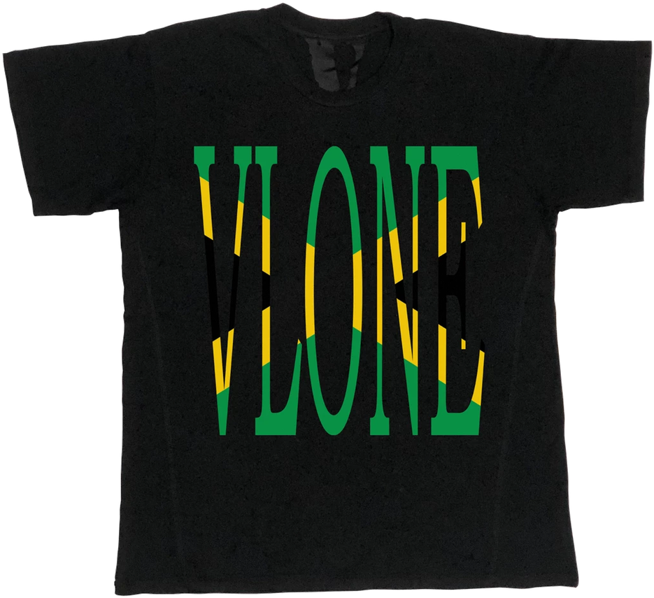 Vlone 桌布 壁紙 — 黑色T恤，在純色背景上印有綠色、黃色和黑色條紋的醒目VLOGNE標誌。