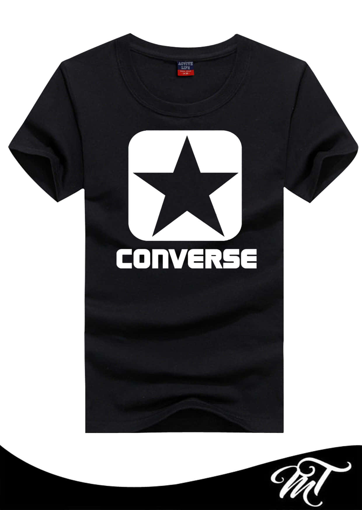 Converse 桌布 壁紙 — 黑色T恤，白色Converse星形標誌和品牌名稱居中在純白色背景上。