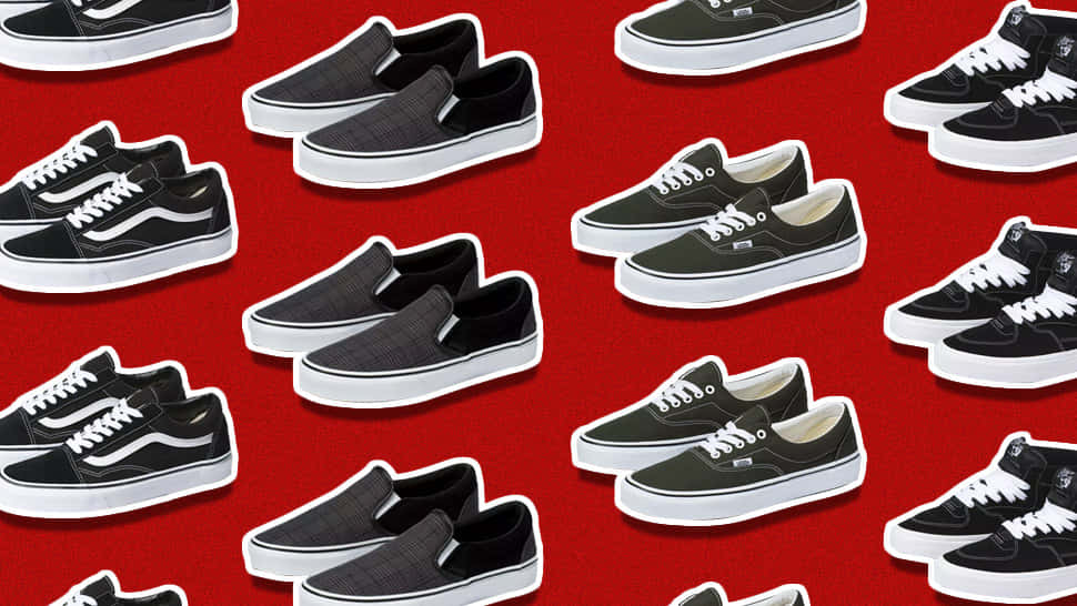 Vans 桌布 壁紙 — 黑色Vans運動鞋，白色鞋底和鞋帶以重複圖案排列在鮮紅色背景上。