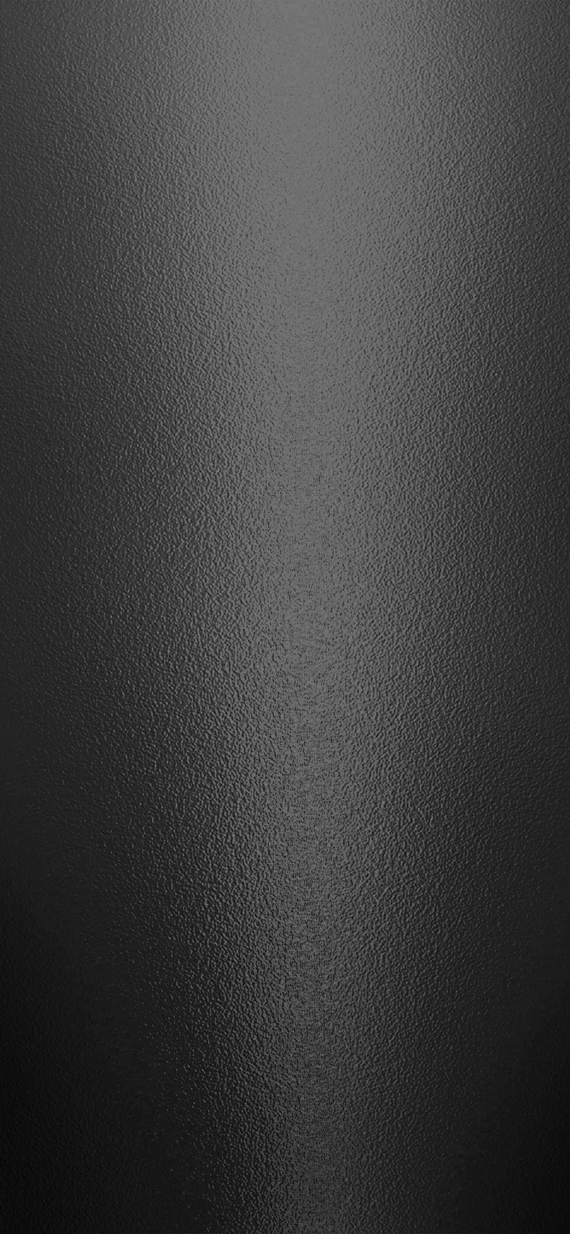 Dark Grey 桌布 壁紙 — 黑色光滑皮革表面的特寫，帶有細微紋理和柔和漸變燈光。