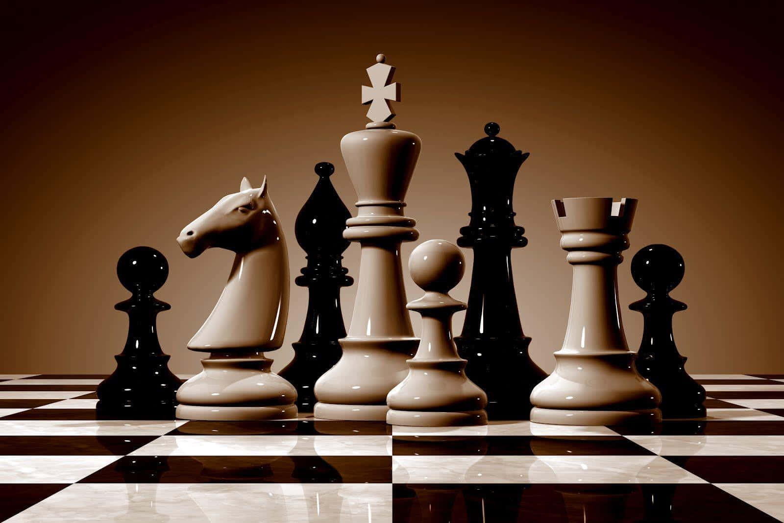 西洋棋 桌布 壁紙 — 黑色和奶油色的大型西洋棋棋子，在溫暖漸層背景的襯托下，立於光亮的棋盤上。