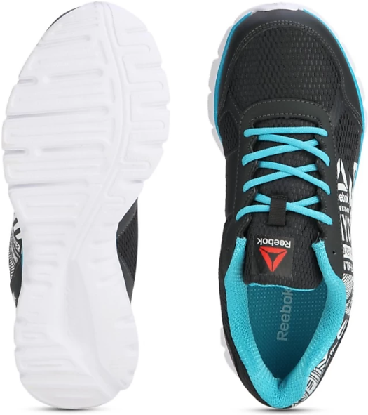 Reebok 桌布 壁紙 — 黑色和藍綠色的Reebok跑鞋，從頂部和底部視角展示在白色背景上。