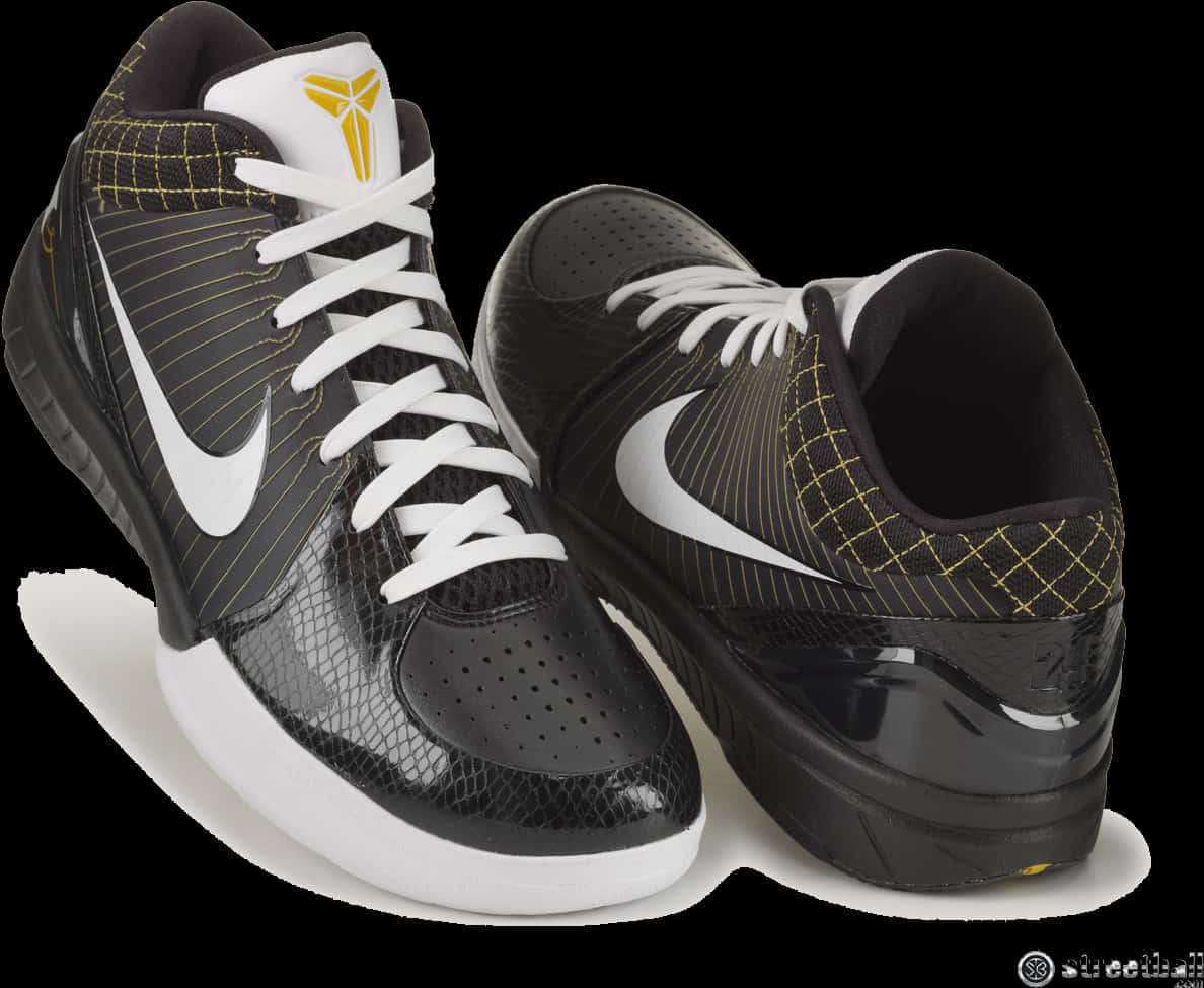 鞋子 桌布 壁紙 — 黑色和金色 Kobe Bryant 簽名運動鞋，白色鞋帶和 Nike 勾勾，在黑色背景上的白色平台上。