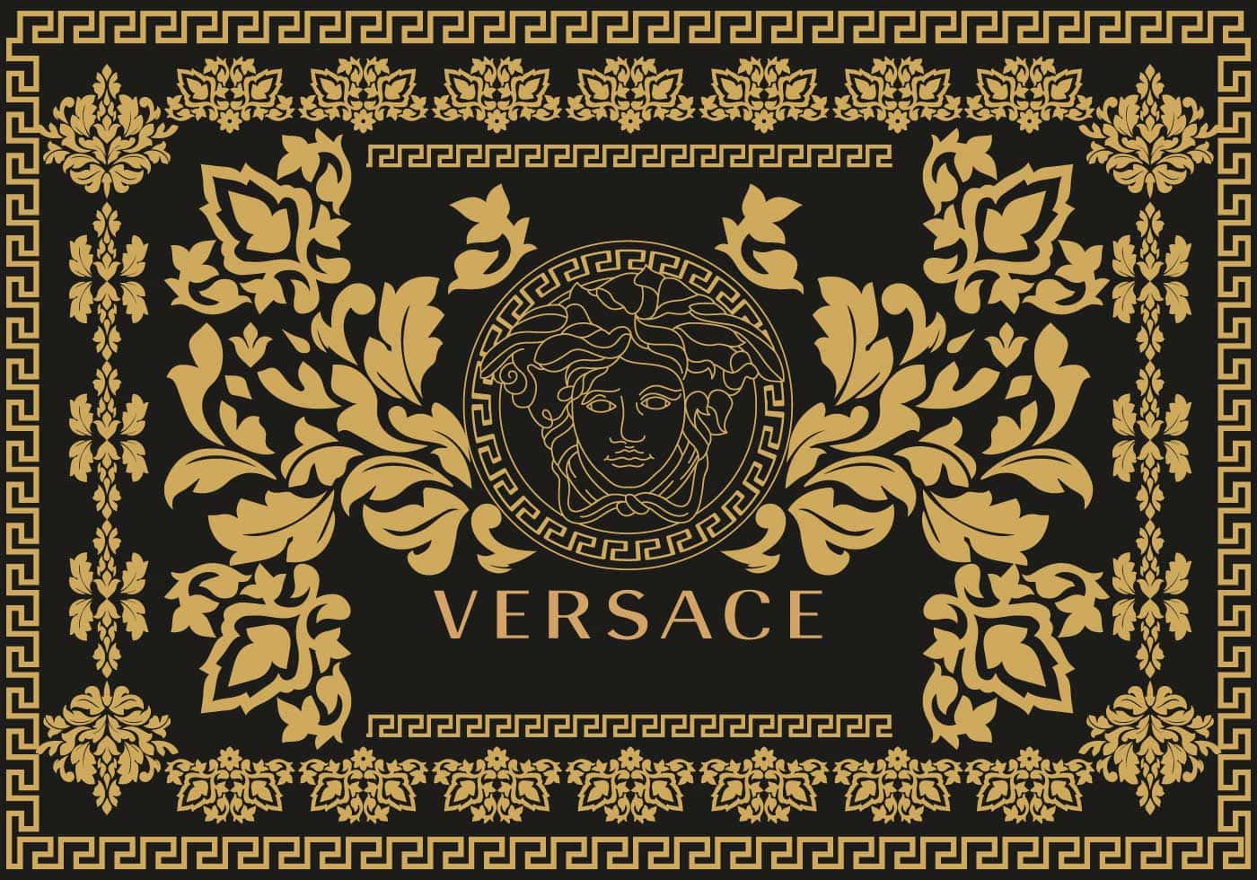 versace 桌布 壁紙 — 黑色壁紙，金色Versace標誌帶有美杜莎頭像，周圍環繞著華麗的花卉和希臘鑰匙圖案。