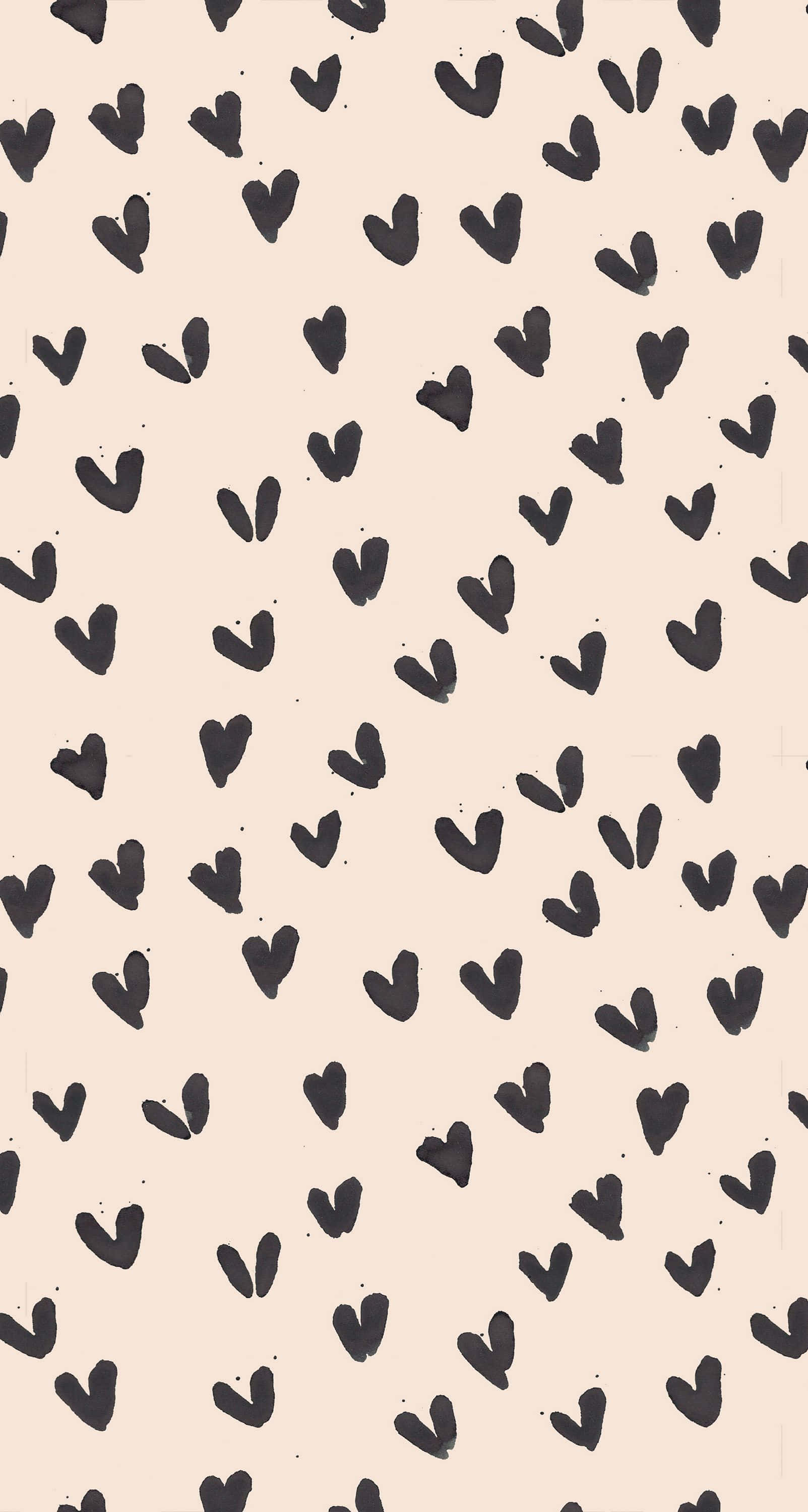Cute Hearts 桌布 壁紙 — 黑色手繪心形散落在柔軟的米色背景上，形成俏皮的圖案。