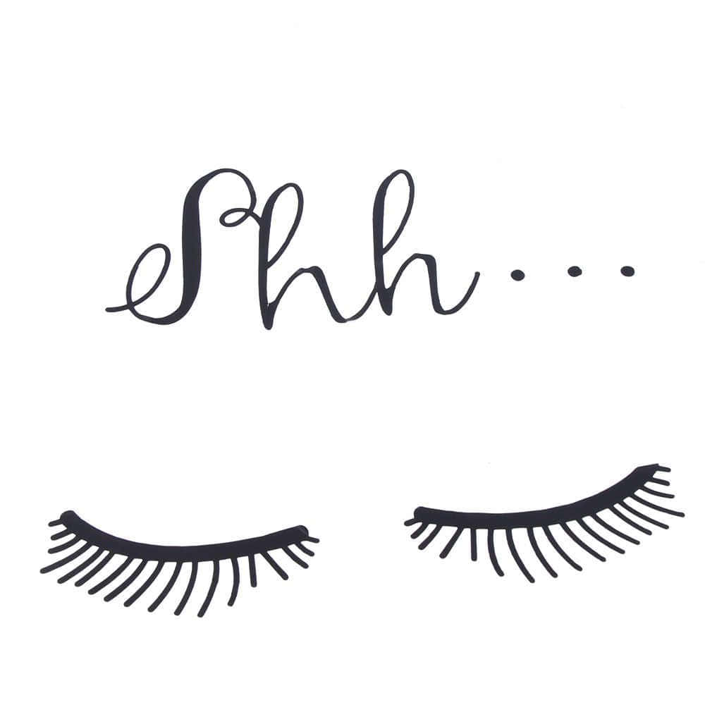 Cute Makeup 桌布 壁紙 — 黑色插圖睫毛及在純白背景上的草書 'Shh...' 文字。