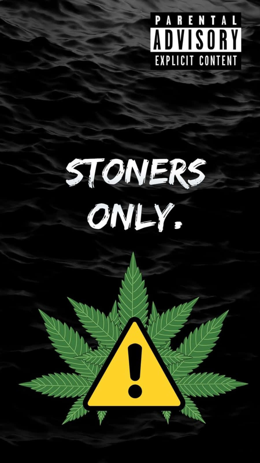 桌布 壁紙 — 黑色水波紋背景上，粗體白色文字「STONERS ONLY」位於黃色警告三角形上方，三角形內有感嘆號，周圍環繞著綠色大麻葉。