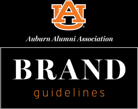 Auburn Logo 桌布 壁紙 — 黑色背景，帶有橙色和白色的Auburn Alumni Association品牌指引文字和標誌。