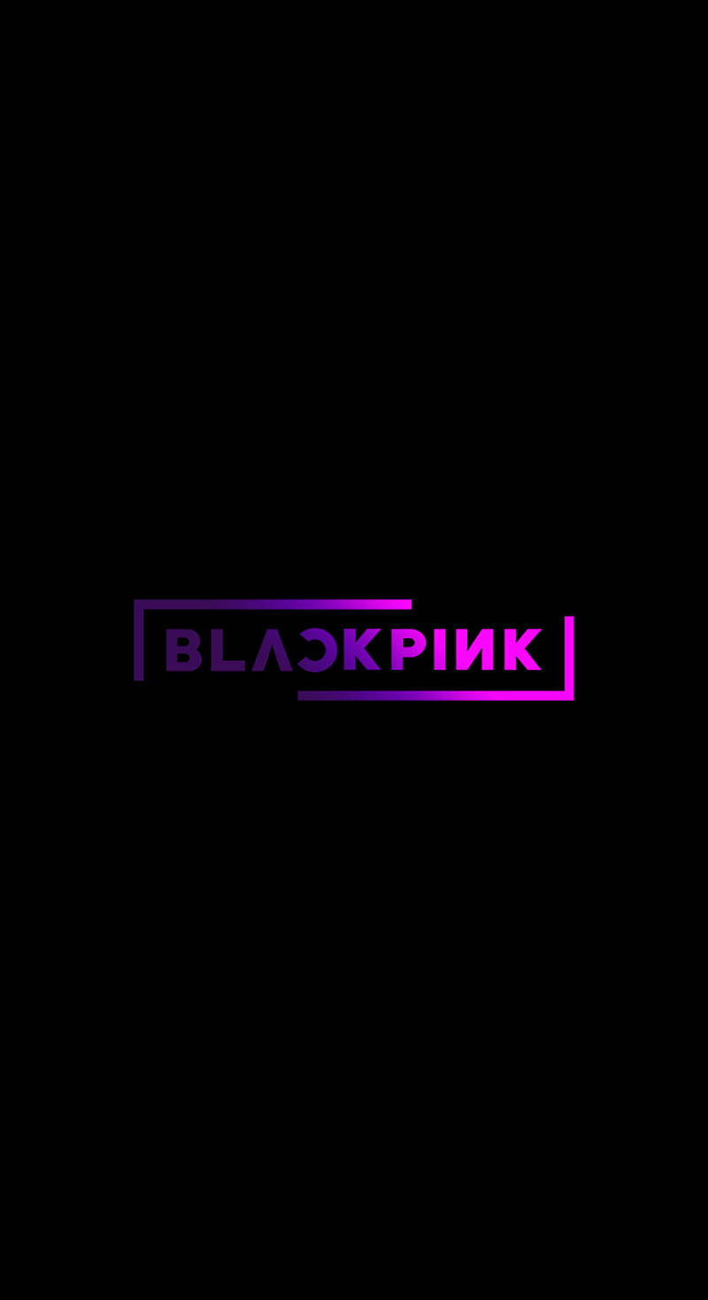 BLACKPINK 桌布 壁紙 — 黑色背景，帶有發光紫色漸變文字，顯示BLACKPINK，並以細線框住。