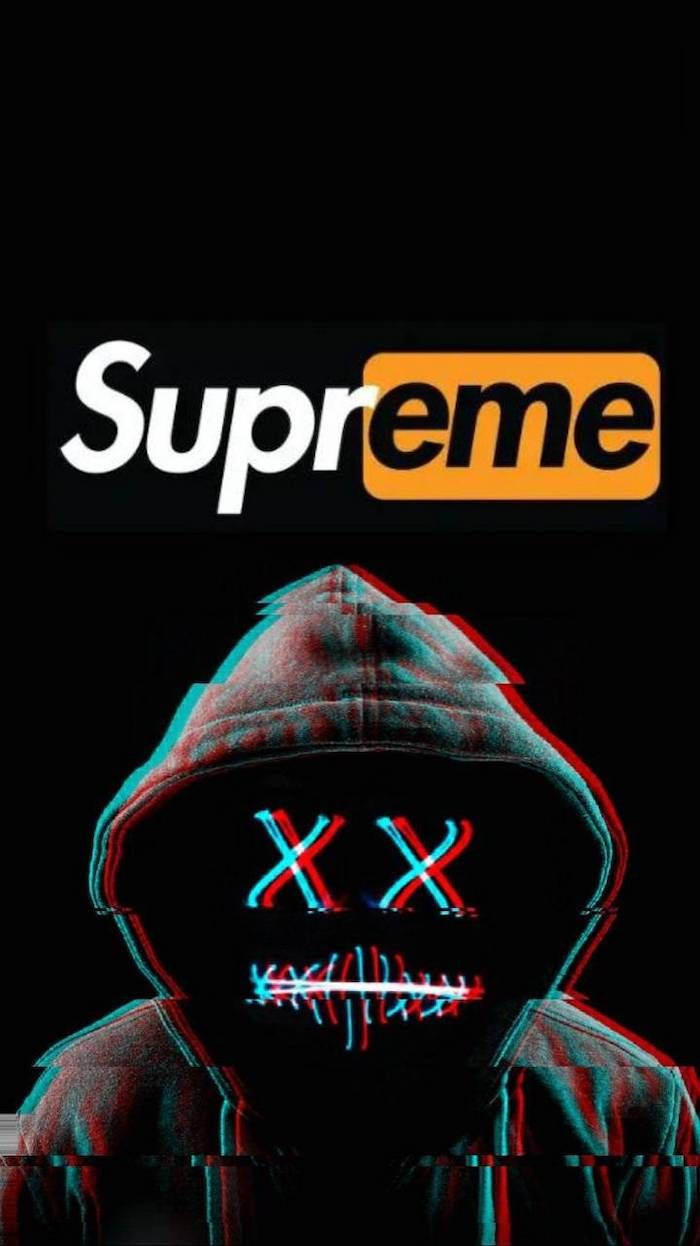 supreme aesthetic 桌布 壁紙 — 黑色背景上，Supreme標誌下方，一個帶有故障效果的連帽衫人物，擁有發光的紅色和藍色X眼睛和縫合的嘴巴。