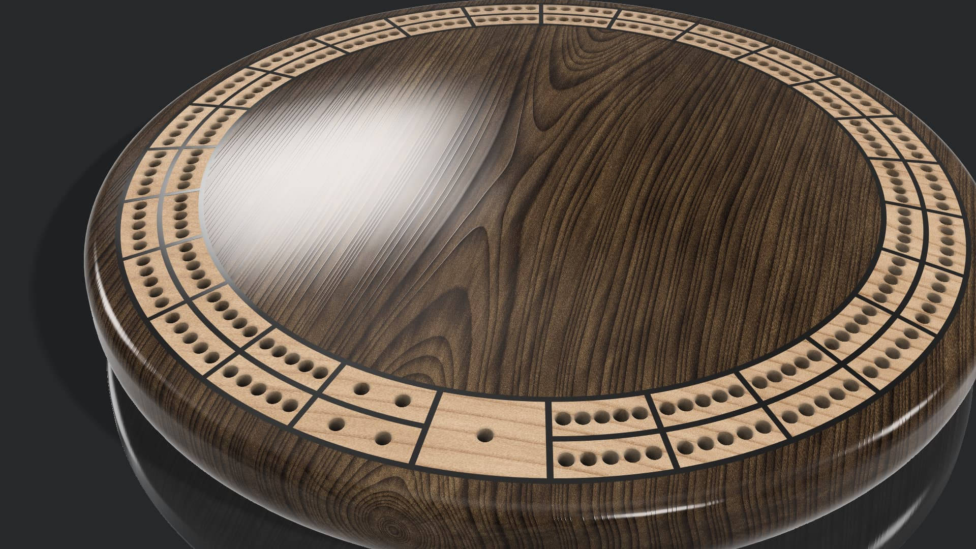 Circle 桌布 壁紙 — 黑色背景上，一個圓形木製克里比奇棋盤的特寫，帶有深色木紋和淺色木質計分軌道。