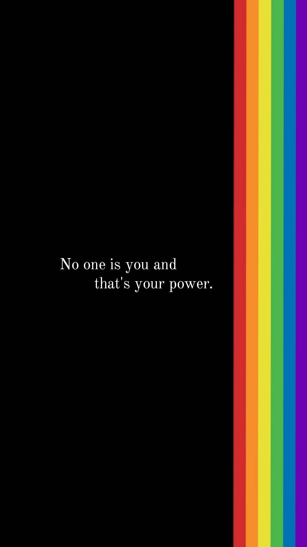 黑色 桌布 壁紙 — 黑色背景上，白色文字寫著「No one is you and that's your power」，旁邊有一條垂直彩虹條紋。