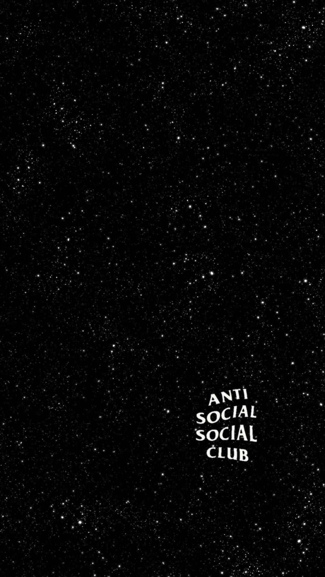 Anti Social Club iPhone 桌布 壁紙 — 黑色背景上佈滿白色星星，並以白色小寫字母顯示「ANTI SOCIAL SOCIAL CLUB」文字。