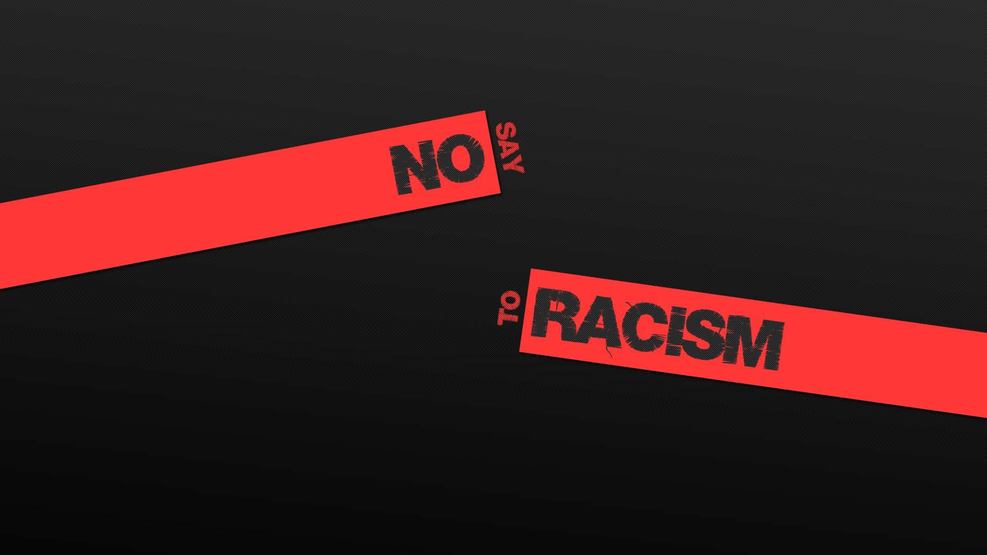 Racism 桌布 壁紙 — 黑色背景上大膽的紅色斜紋以鮮明的黑色文字宣告「NO SAY TO RACISM」。