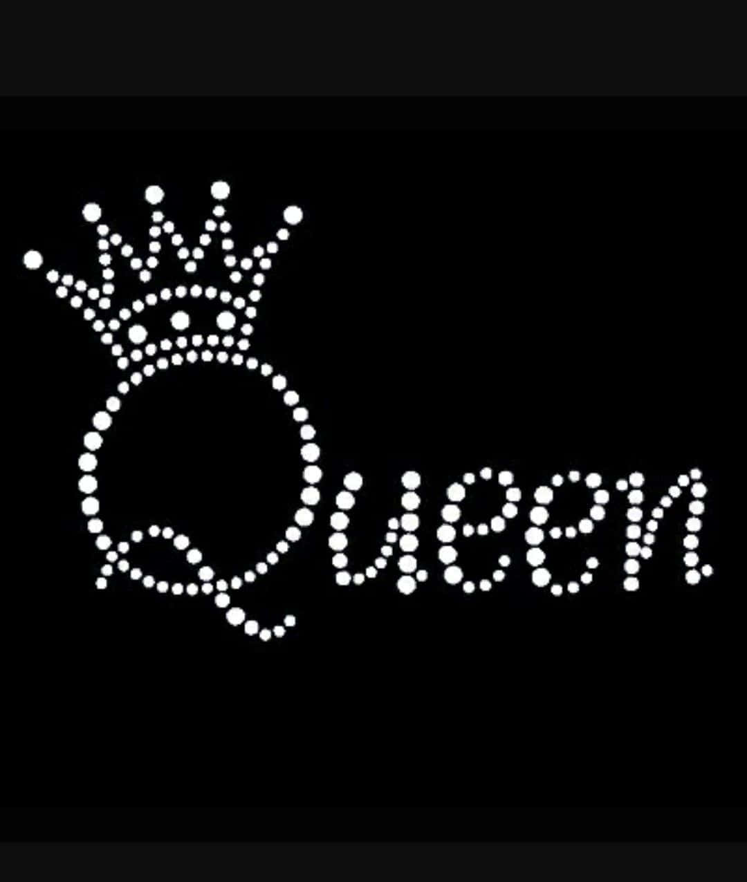 黑色背景上寫著「Queen」字樣 壁紙