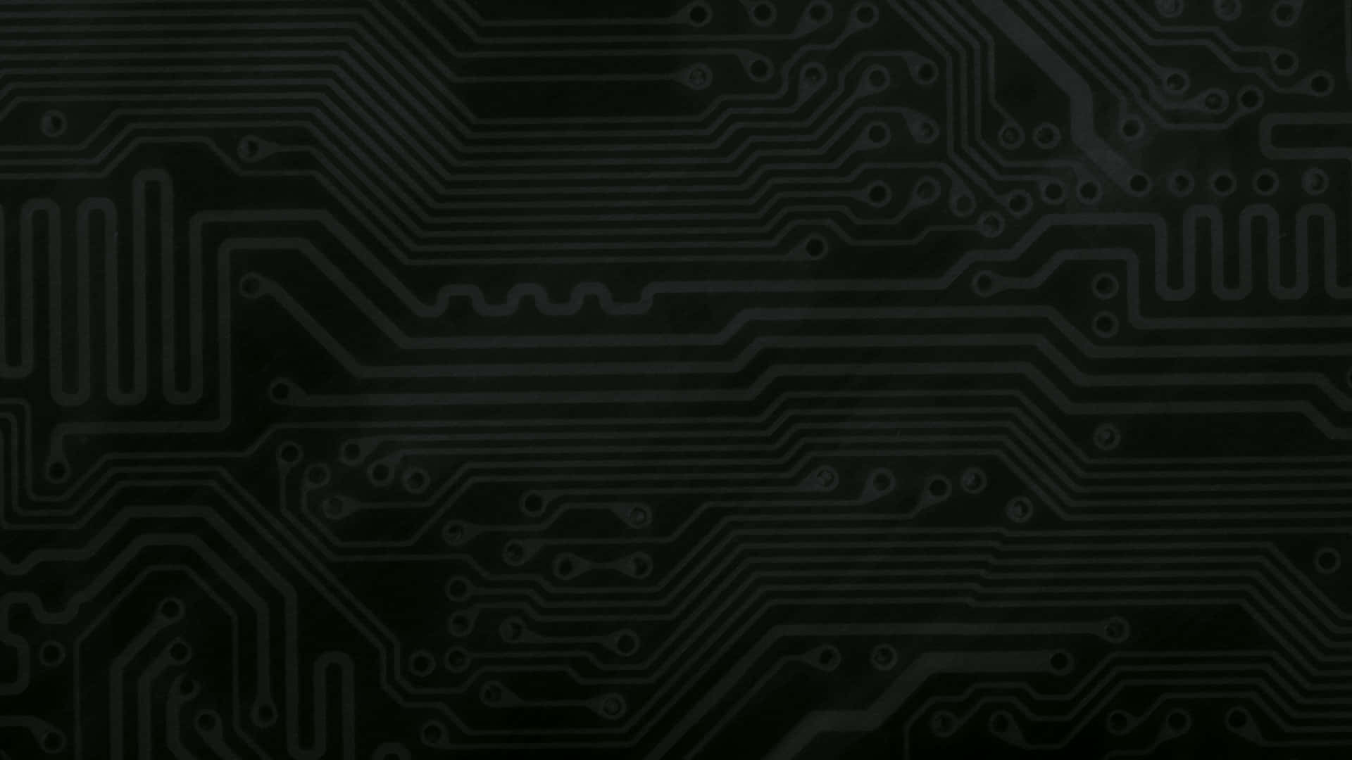 Circuit 桌布 壁紙 — 黑色背景上帶有發光灰色走線和焊盤的暗色電路板。