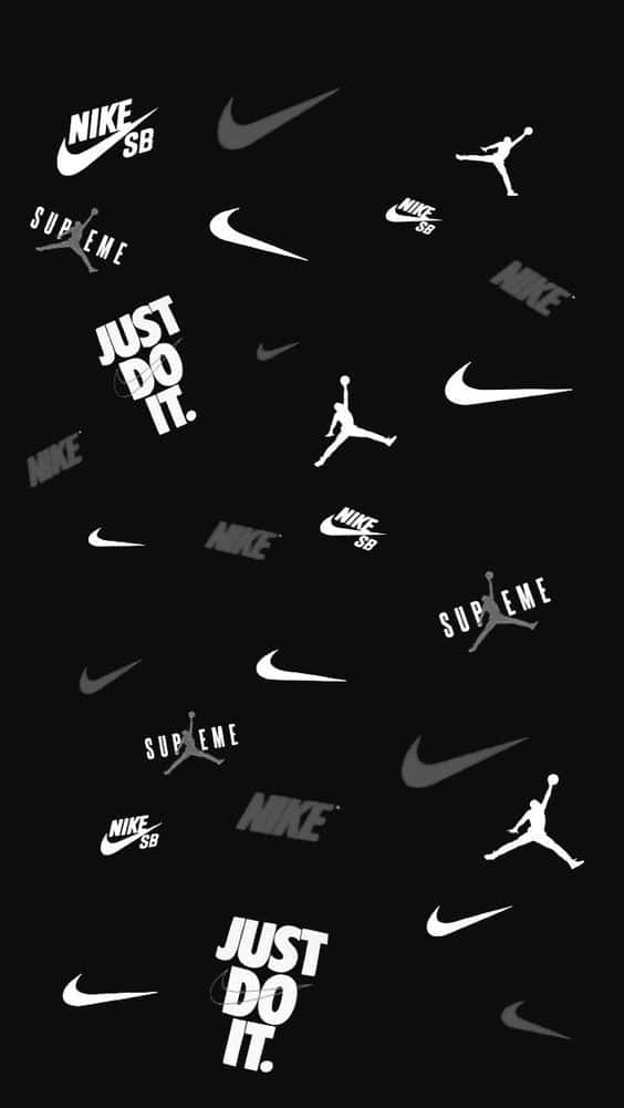 黑色桌布，散落著Nike和Supreme標誌和標語。 — Nike GIF 壁紙