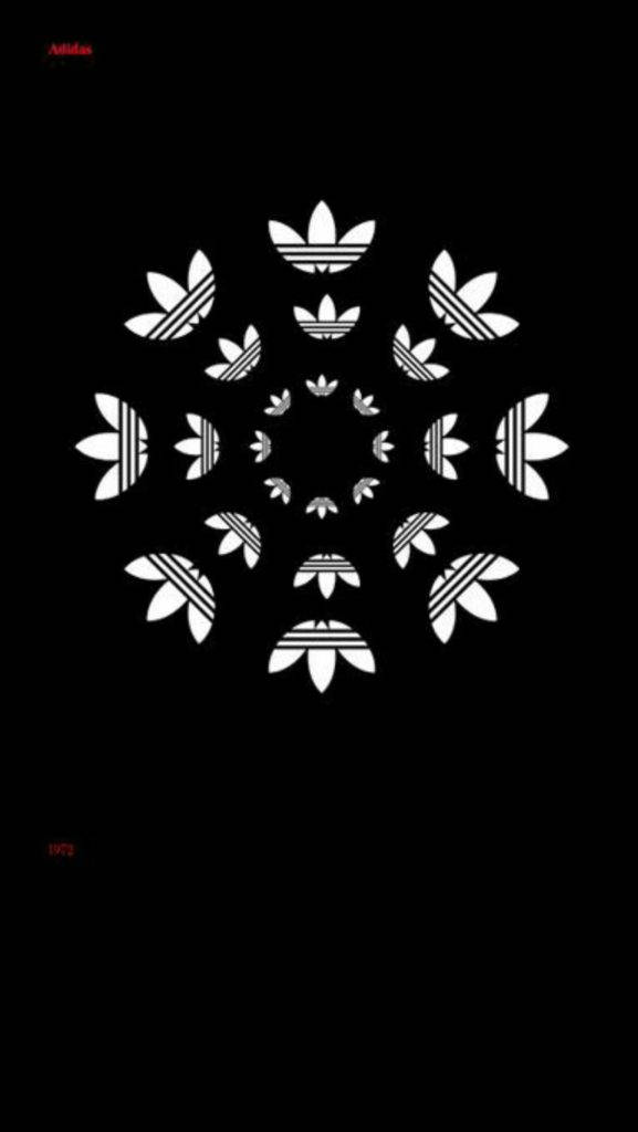 adidas iPhone 桌布 壁紙 — 黑色背景上有一個對稱的白色Adidas標誌曼陀羅，帶有重複的三葉草圖案向外輻射。