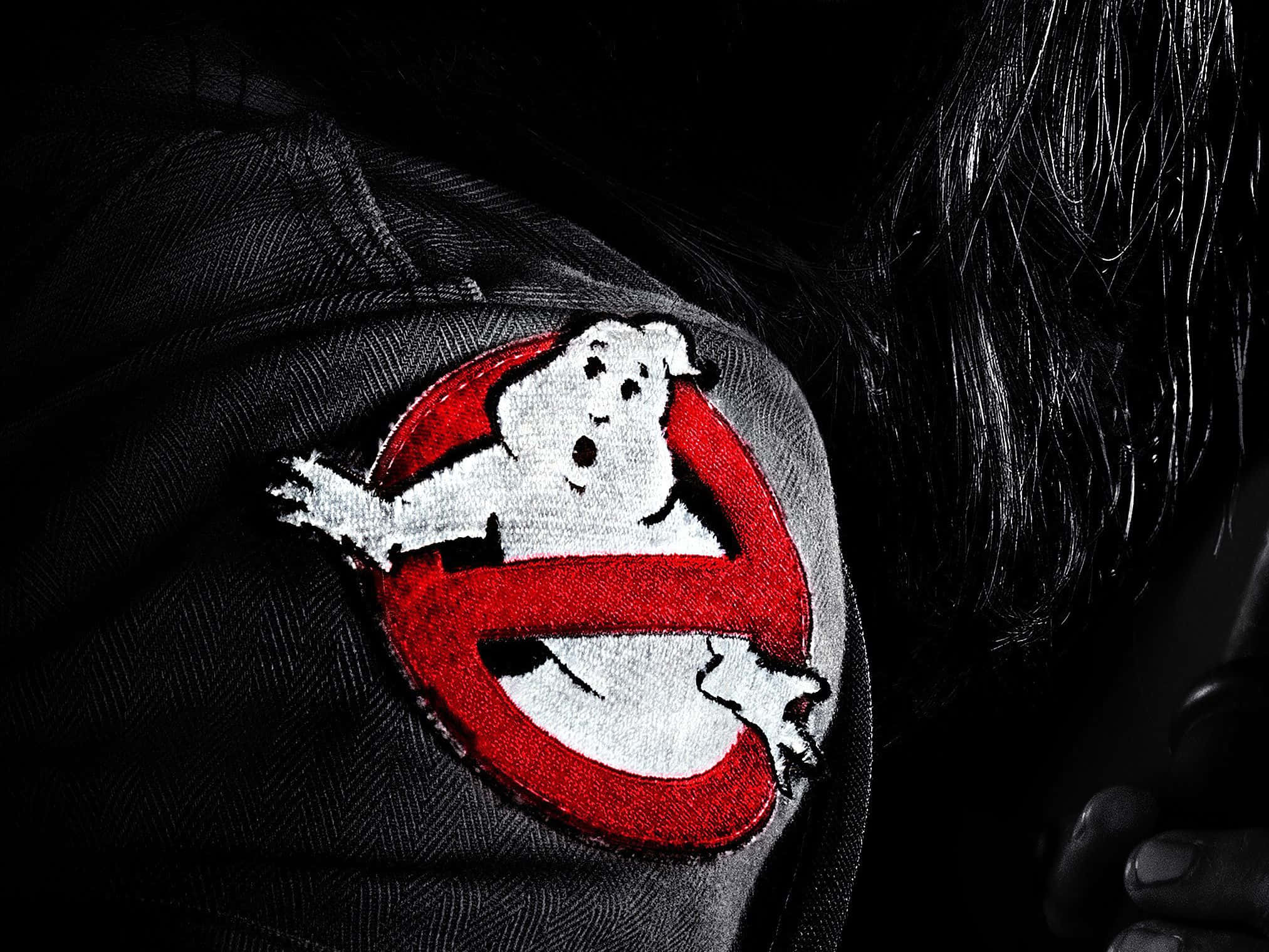 魔鬼剋星 桌布 壁紙 — 黑色背景上深色牛仔外套的魔鬼剋星標誌補丁特寫。