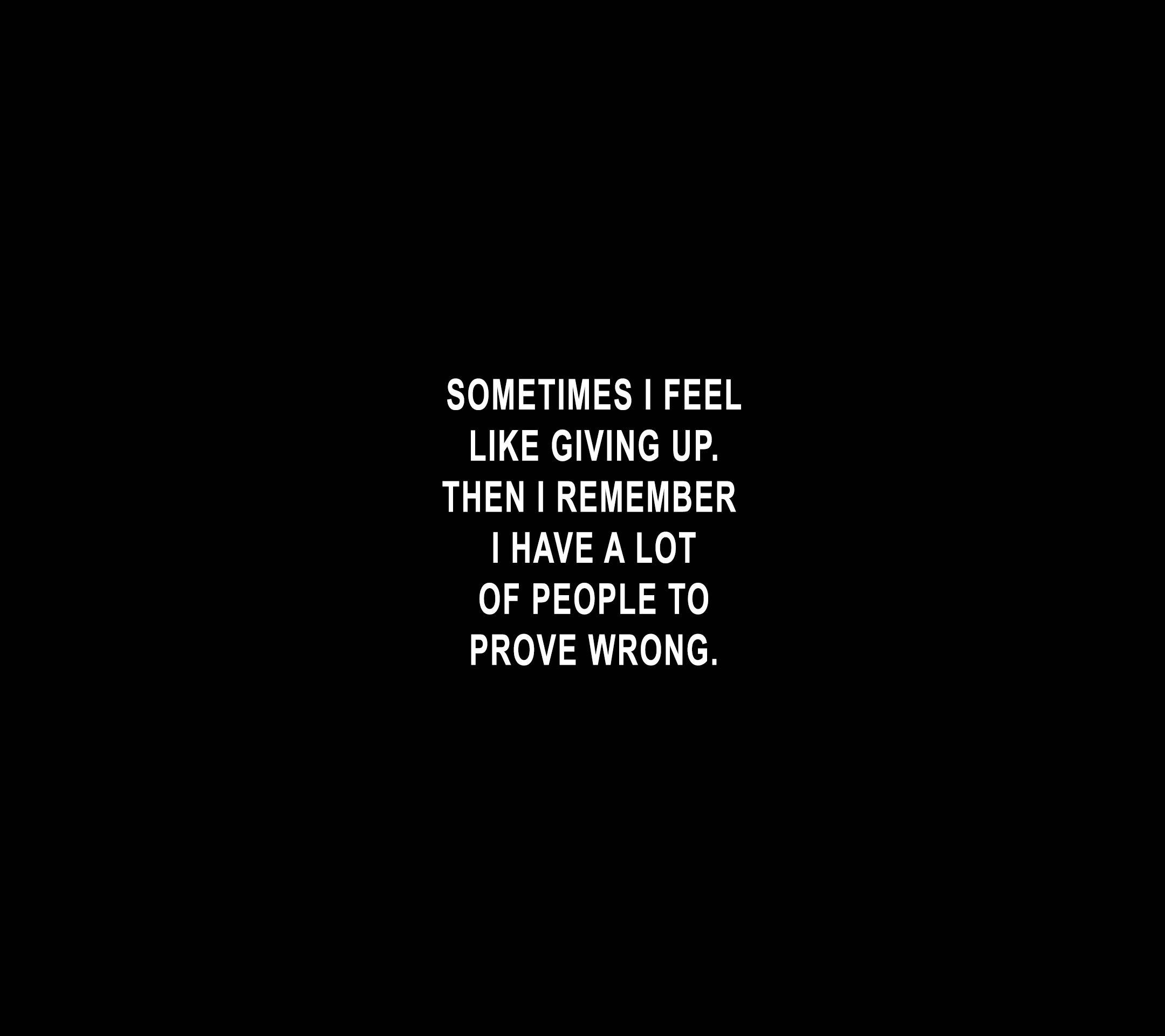 Motivational Quotes 桌布 壁紙 — 黑色背景上的白色勵志文字寫著：「有時我想放棄。然後我記得我有很多人要證明他們錯了。」